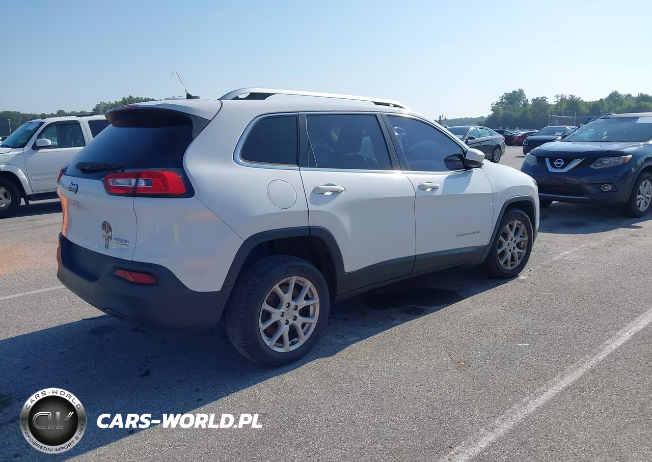 2014 Jeep Cherokee Latitude VIN:1C4PJLCS0EW320756 - 4