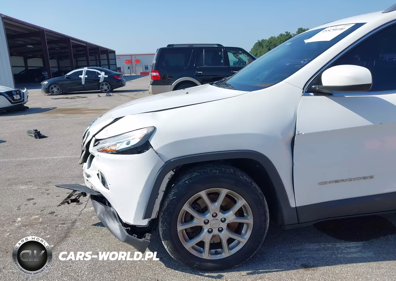 2014 Jeep Cherokee Latitude VIN:1C4PJLCS0EW320756 - 6