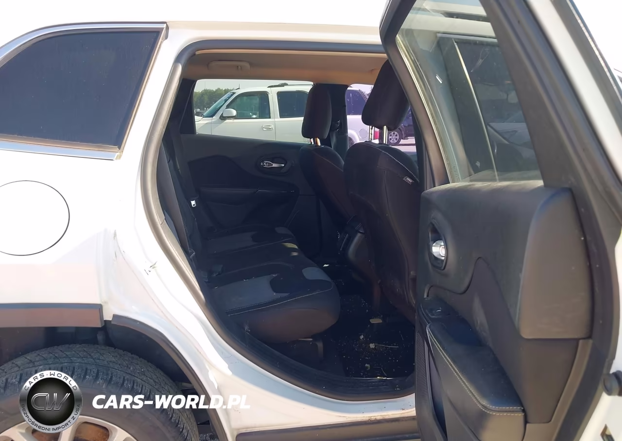 2014 Jeep Cherokee Latitude VIN:1C4PJLCS0EW320756 - 8