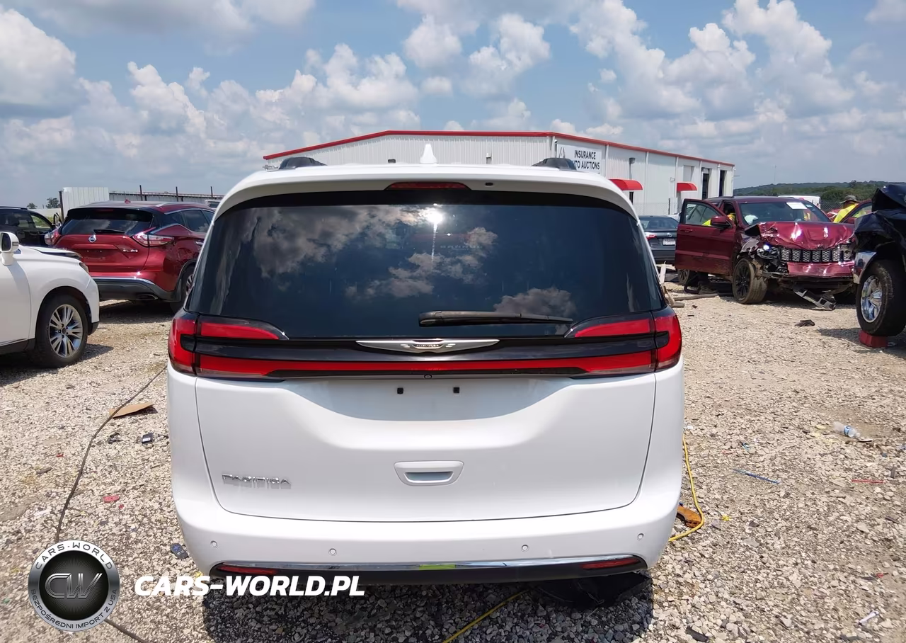 2022 Chrysler Pacifica Touring L VIN:2C4RC1BG4NR169420 - 16