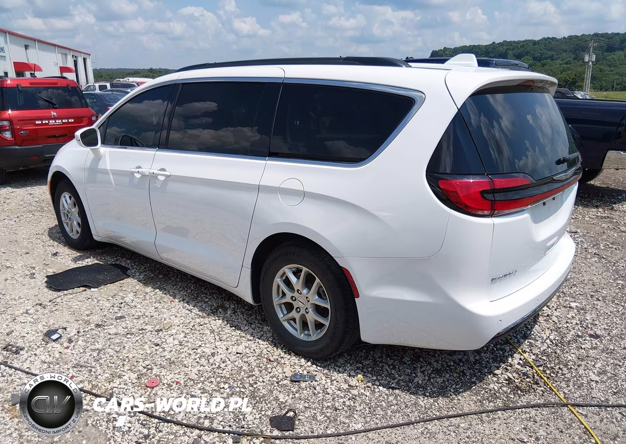 2022 Chrysler Pacifica Touring L VIN:2C4RC1BG4NR169420 - 3