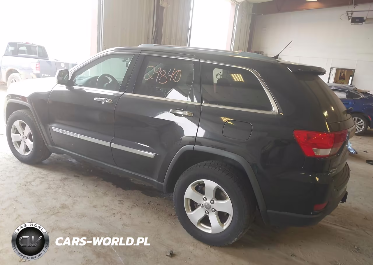 2012 Jeep Grand Cherokee Laredo VIN:1C4RJFAG6CC184088 - 3