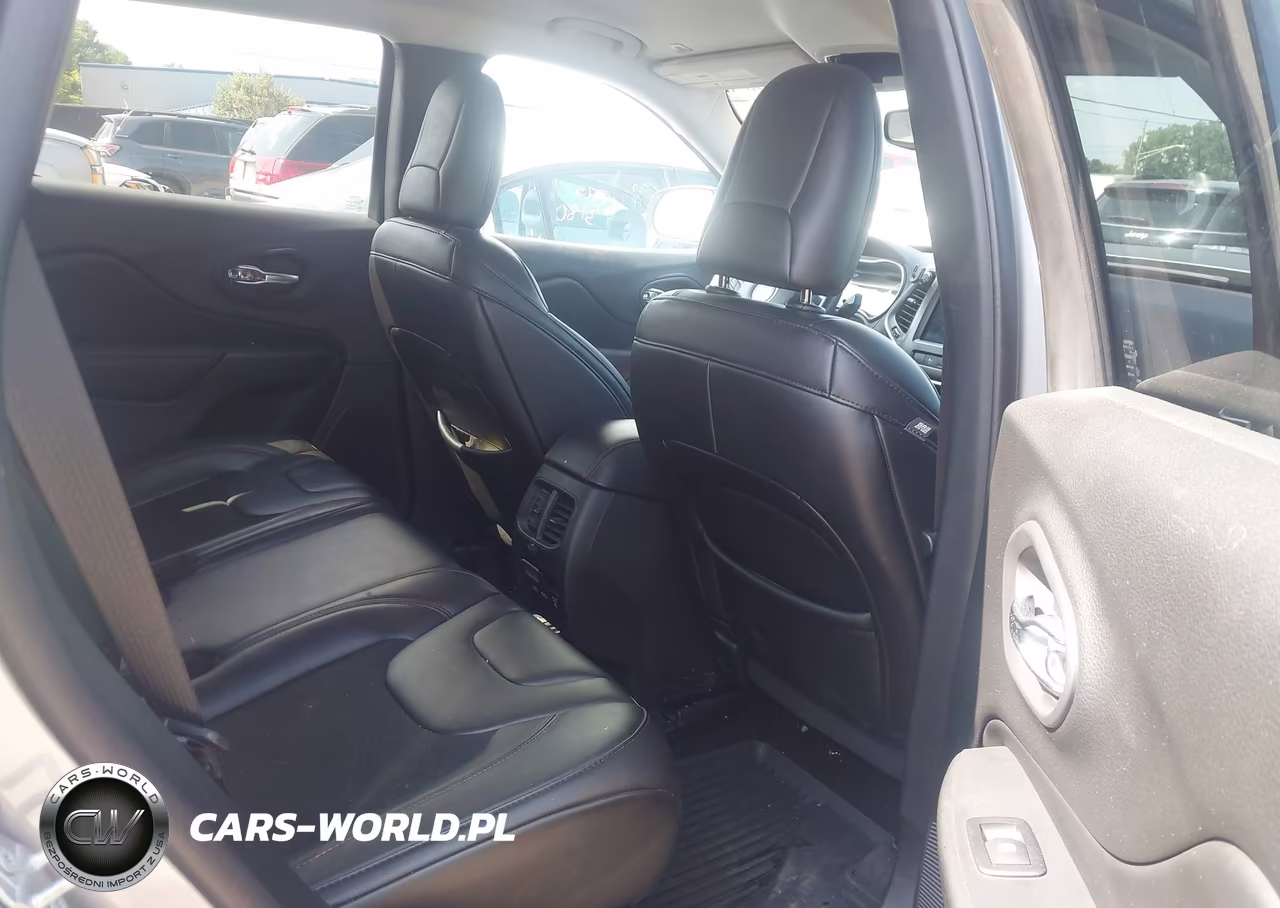 2019 Jeep Cherokee Trailhawk 4X4 VIN:1C4PJMBX7KD235942 - 8