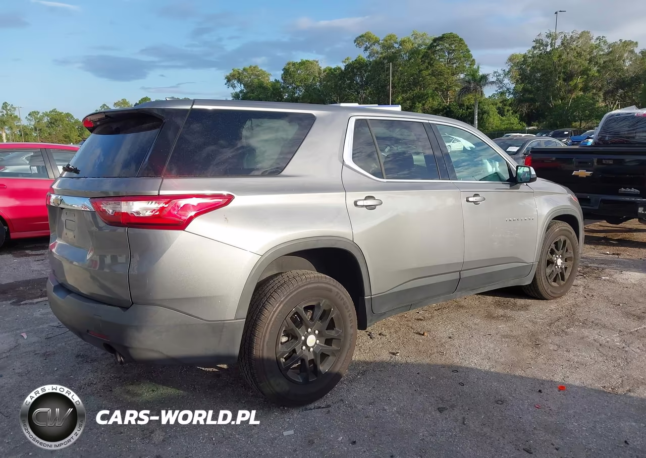 2018 Chevrolet Traverse Ls VIN:1GNERFKW8JJ245096 - 4