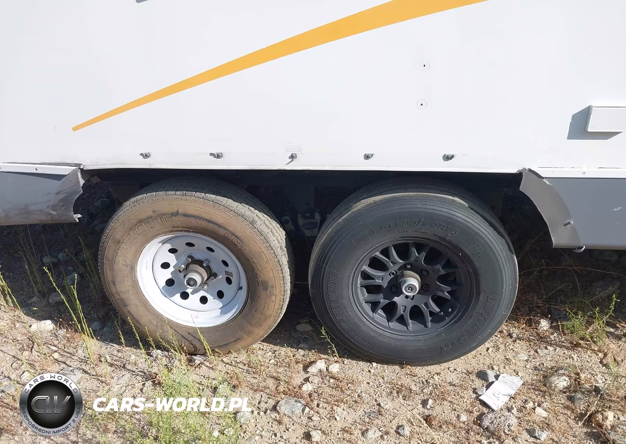 2005 Fleetwood Gearbox 335Fs VIN:4CE7F332851500673 - 14