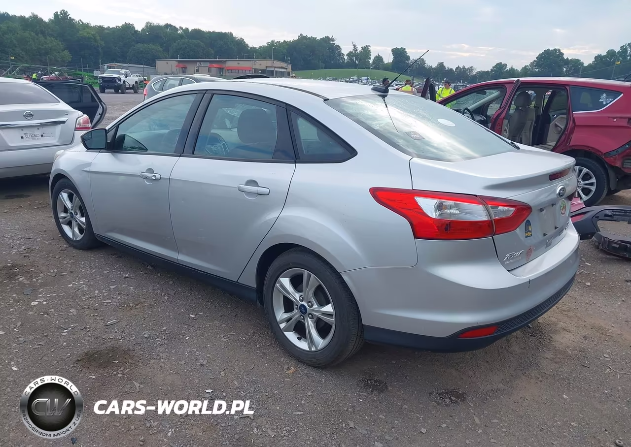 2014 Ford Focus Se VIN:1FADP3F24EL157386 - 3