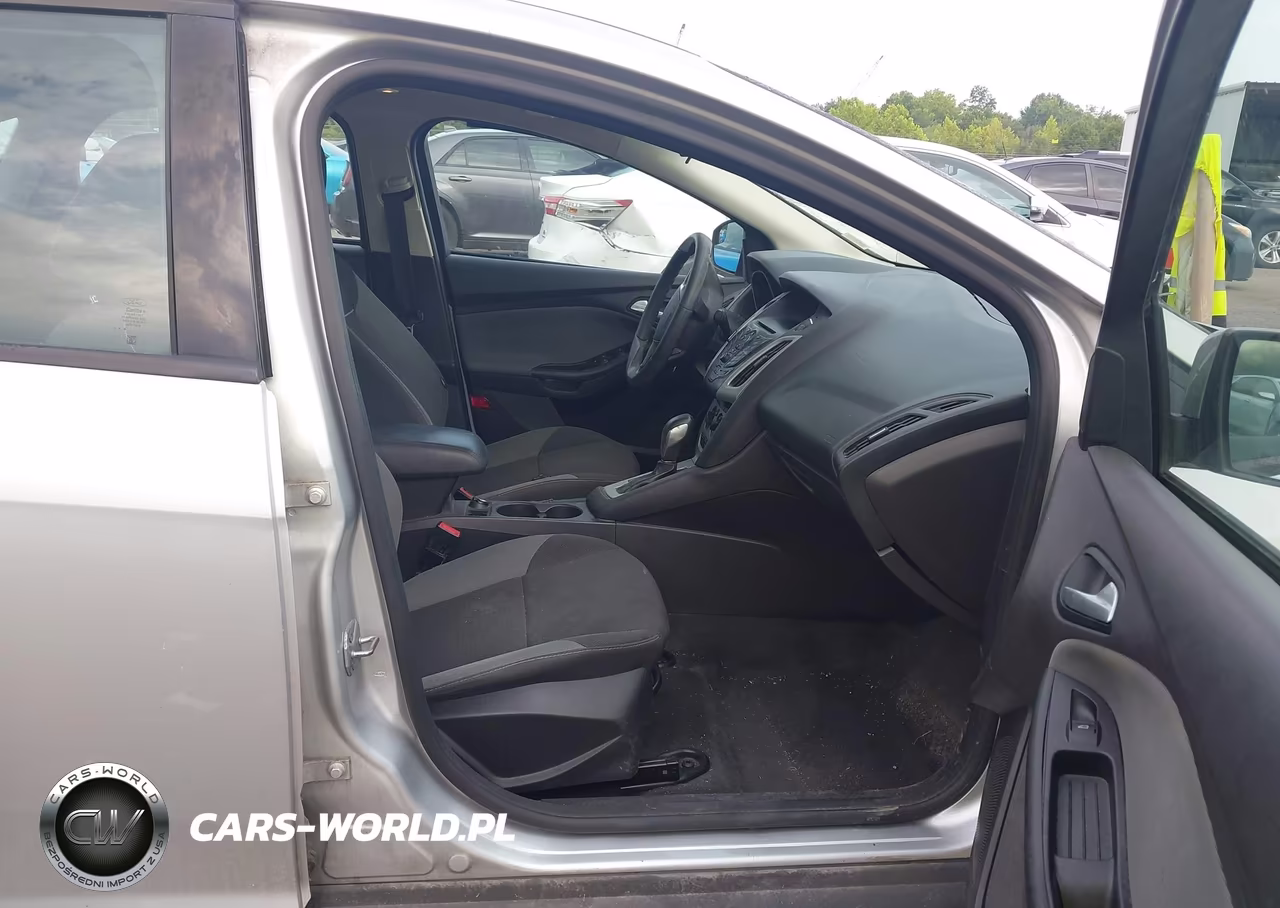 2014 Ford Focus Se VIN:1FADP3F24EL157386 - 5