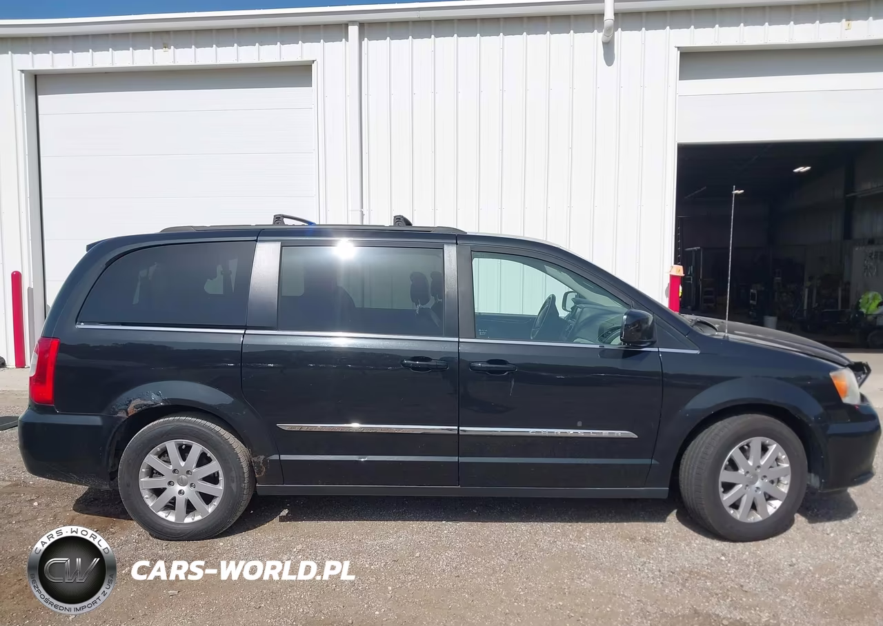 2015 Chrysler Town & Country Touring VIN:2C4RC1BG5FR520210 - 13