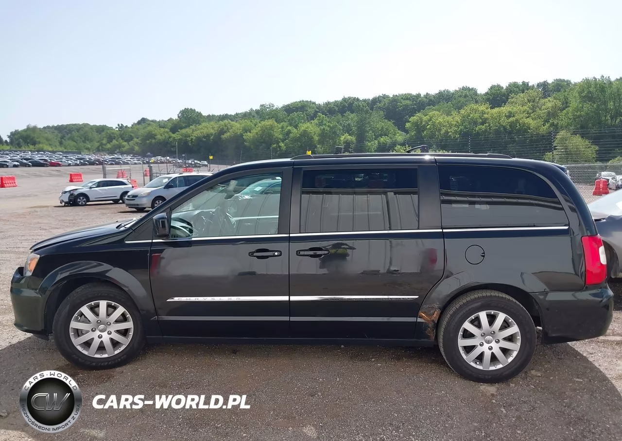 2015 Chrysler Town & Country Touring VIN:2C4RC1BG5FR520210 - 14