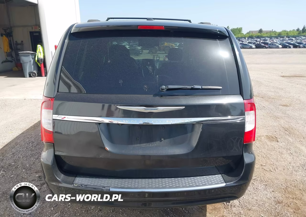 2015 Chrysler Town & Country Touring VIN:2C4RC1BG5FR520210 - 16