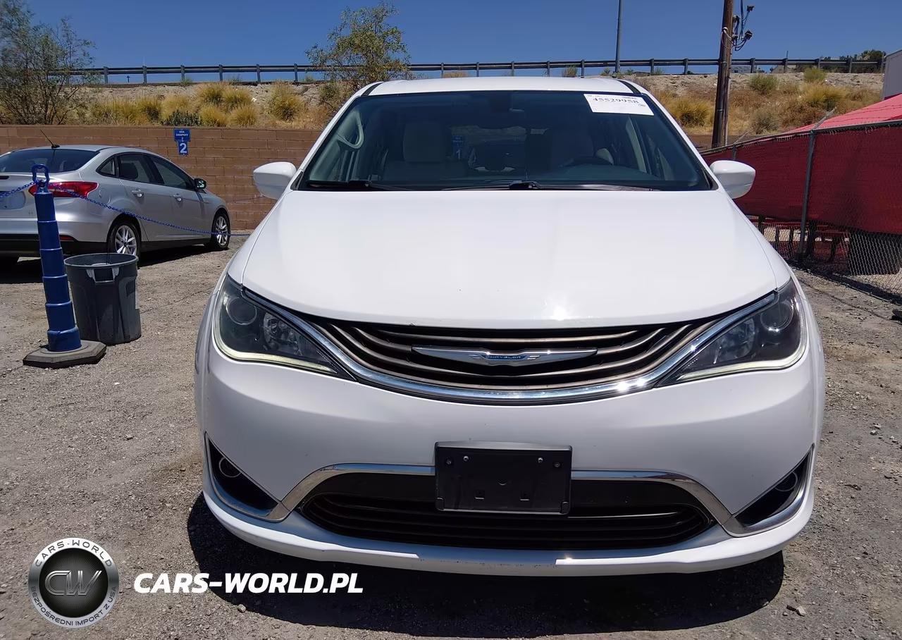 2017 Chrysler Pacifica Hybrid Touring Plus VIN:2C4RC1H71HR797463 - 16