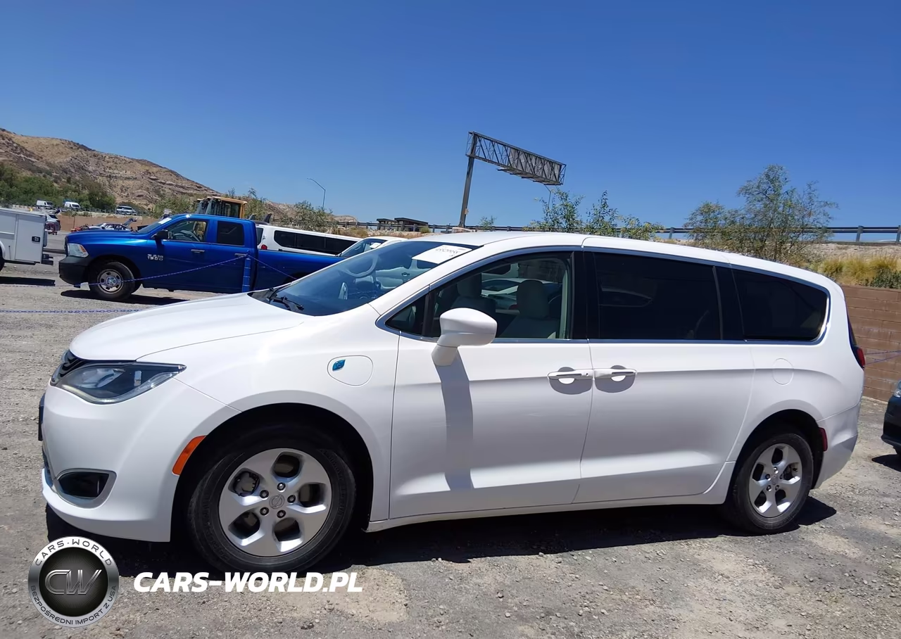 2017 Chrysler Pacifica Hybrid Touring Plus VIN:2C4RC1H71HR797463 - 18