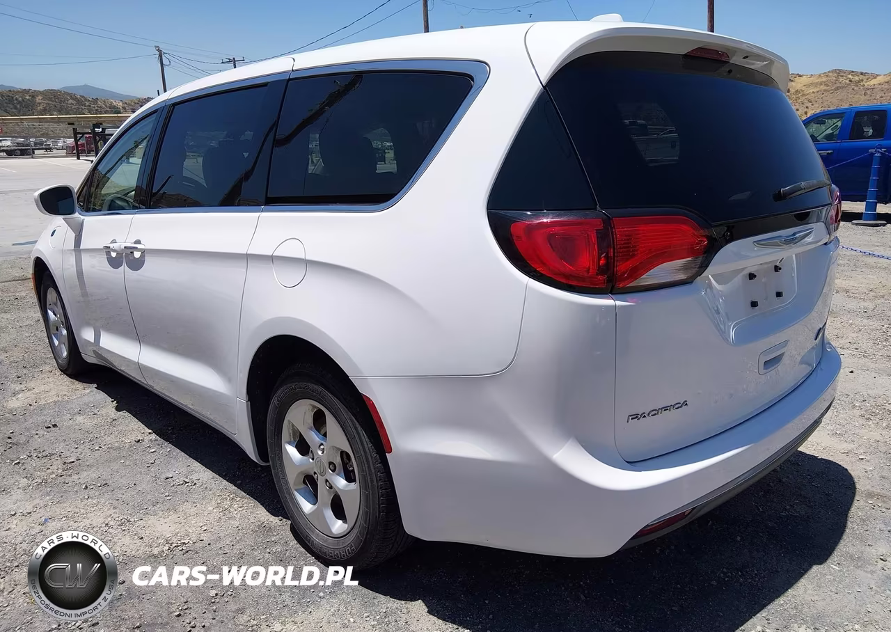 2017 Chrysler Pacifica Hybrid Touring Plus VIN:2C4RC1H71HR797463 - 3