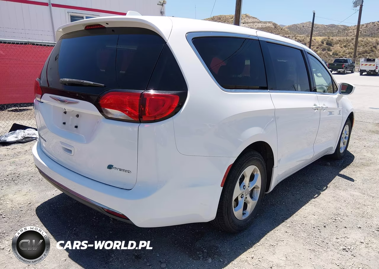 2017 Chrysler Pacifica Hybrid Touring Plus VIN:2C4RC1H71HR797463 - 4