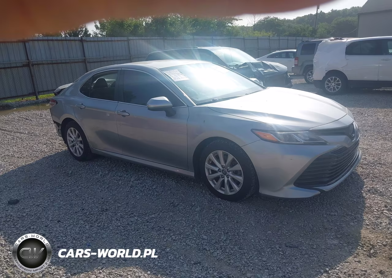 2019 Toyota Camry Le – zdjęcie 1 z 17