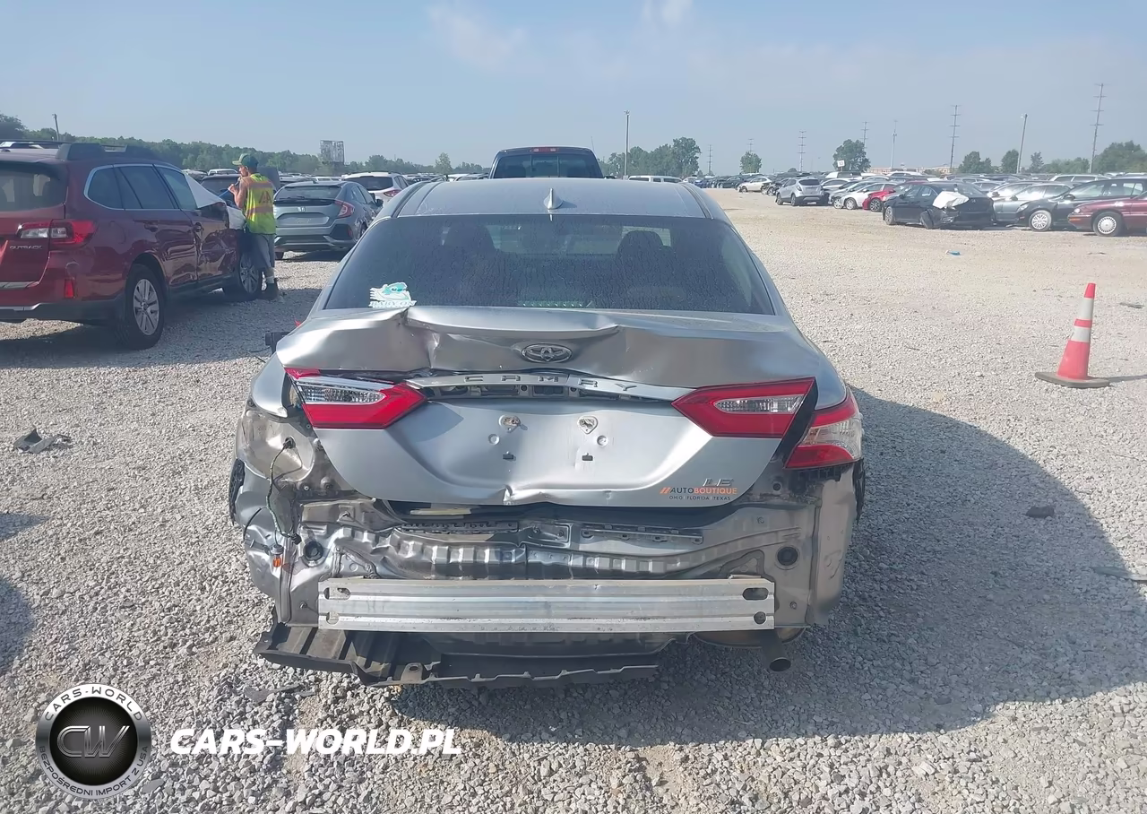 2019 Toyota Camry Le VIN:4T1B11HK7KU825591 - 17