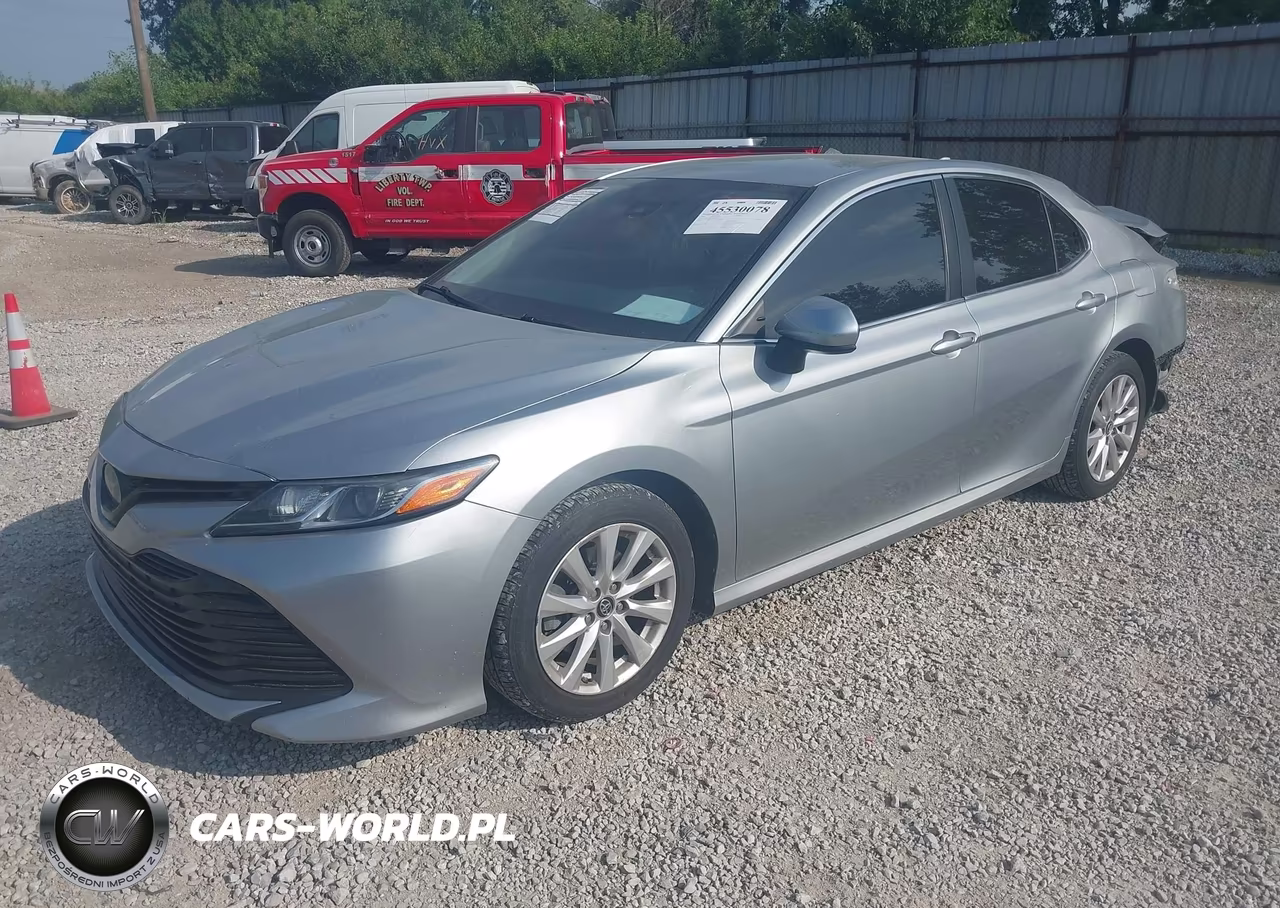 2019 Toyota Camry Le VIN:4T1B11HK7KU825591 - 2