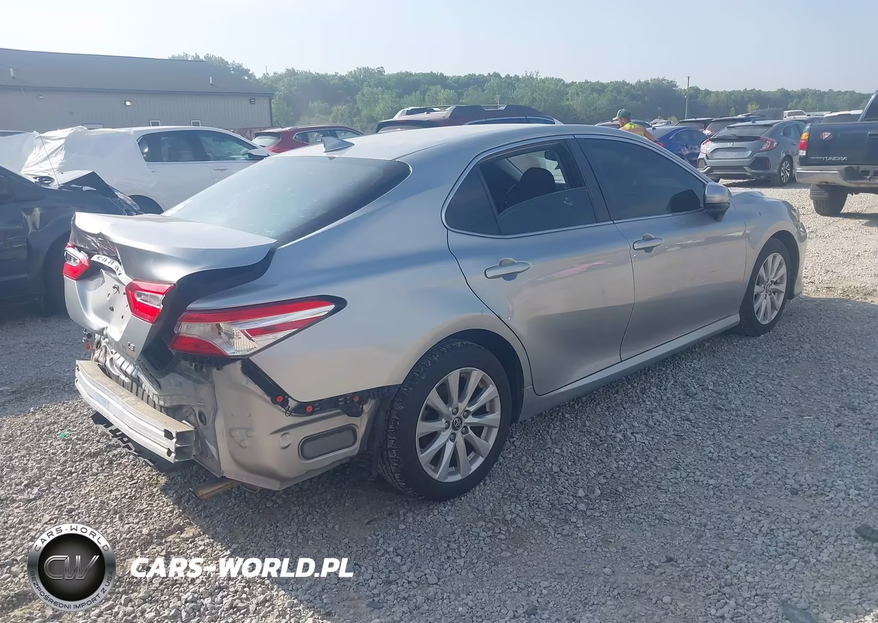 2019 Toyota Camry Le VIN:4T1B11HK7KU825591 - 4