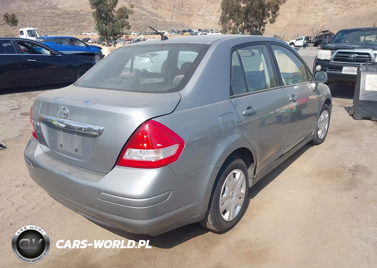 2010 Nissan Versa 1.8S VIN:3N1BC1AP3AL418755 - 4