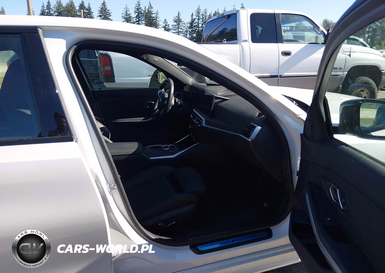 2024 BMW 330I xDrive VIN:3MW89FF00R8E06542 - 5