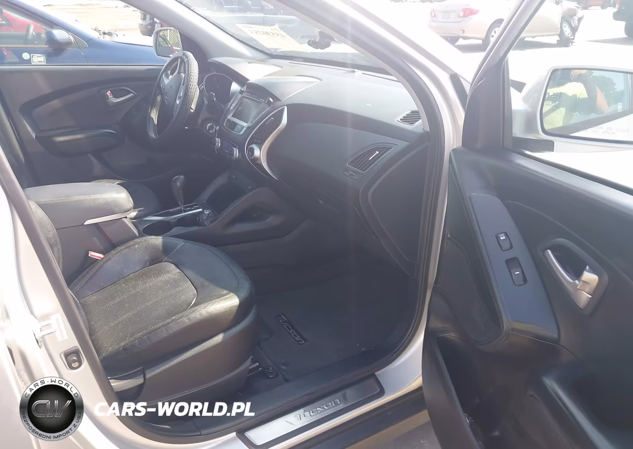 2012 Hyundai Tucson Limited VIN:KM8JUCACXCU537535 - 5
