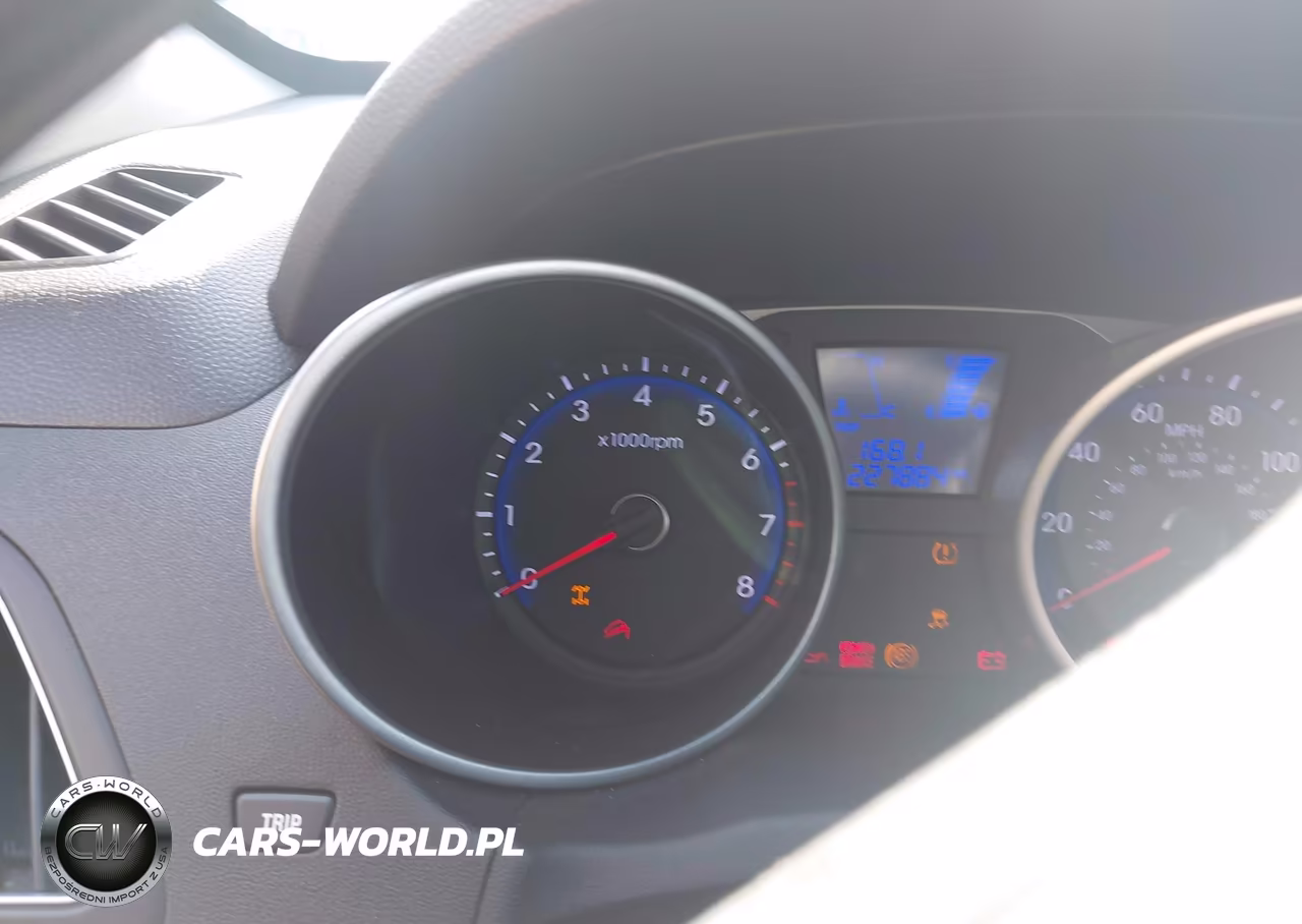 2012 Hyundai Tucson Limited VIN:KM8JUCACXCU537535 - 7