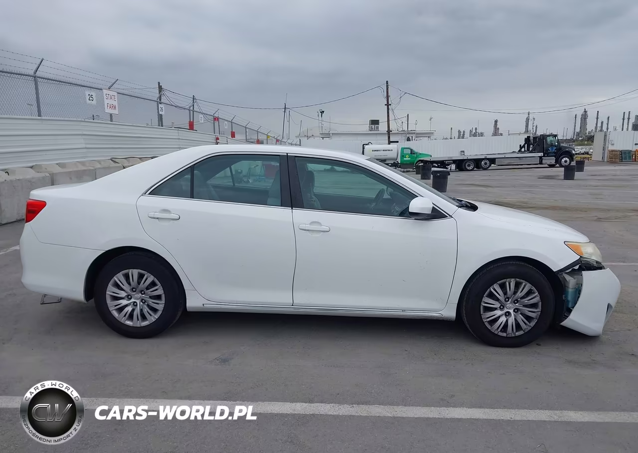 2014 Toyota Camry Le VIN:4T4BF1FK4ER399602 - 13