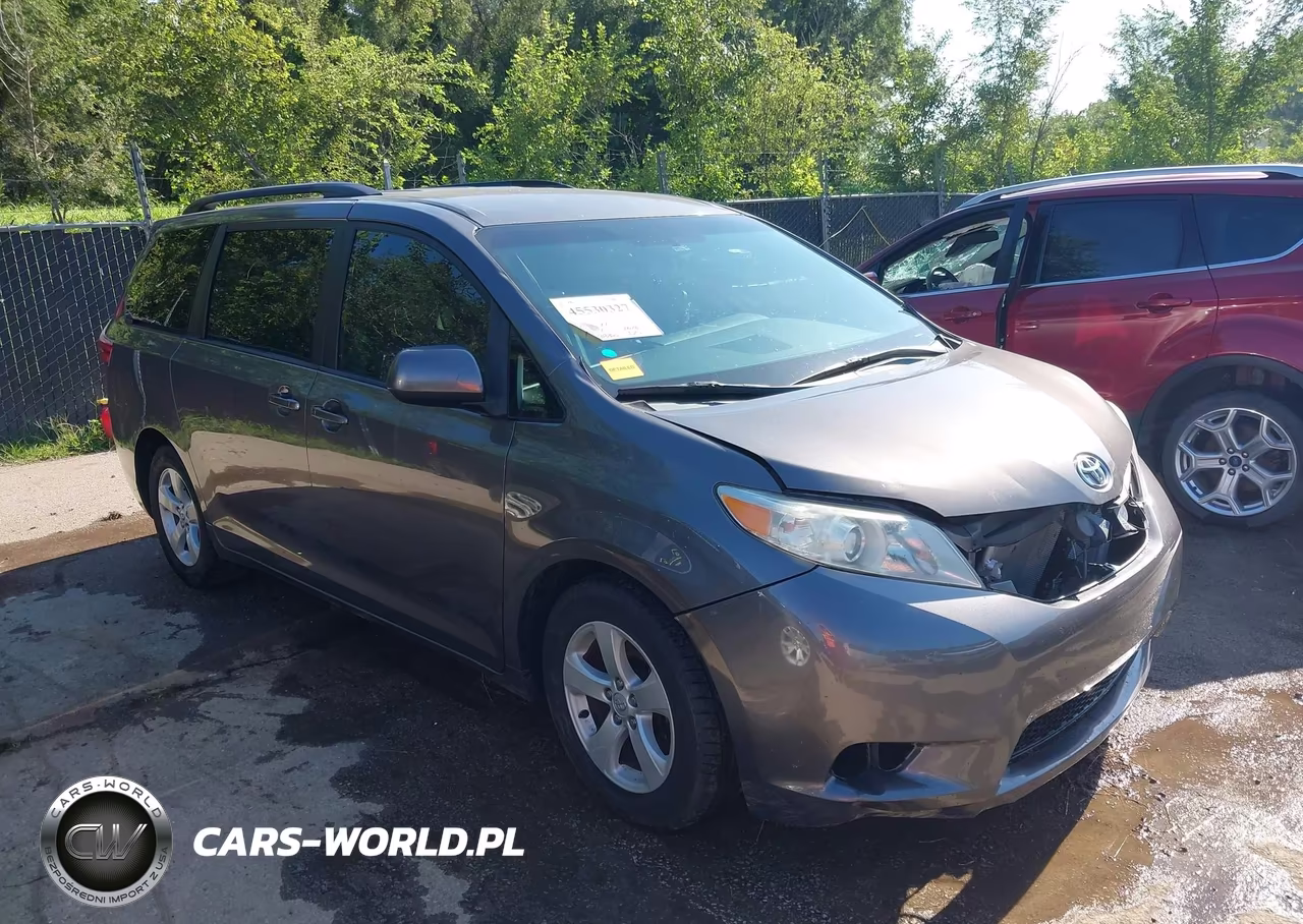 2015 Toyota Sienna Le 8 Passenger