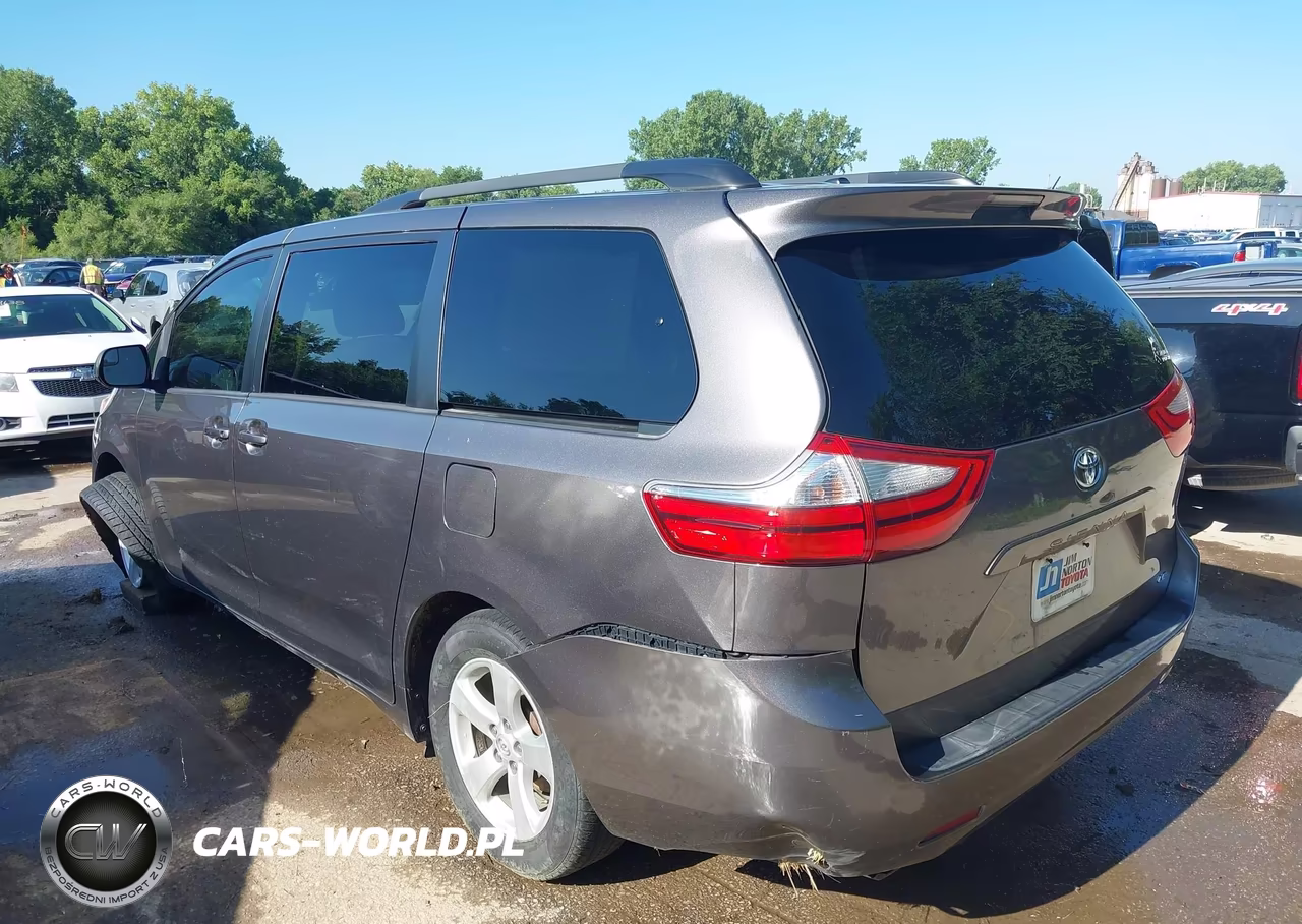 2015 Toyota Sienna Le 8 Passenger VIN:5TDKK3DC0FS580543 - 3