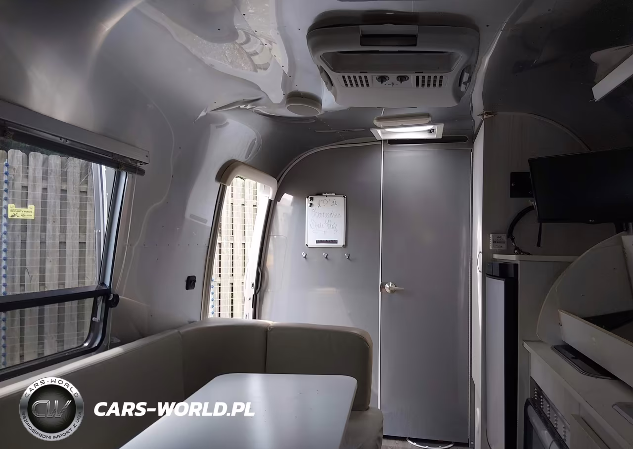 2018 Airstream Other VIN:1STVRTF12JJ541951 - 10