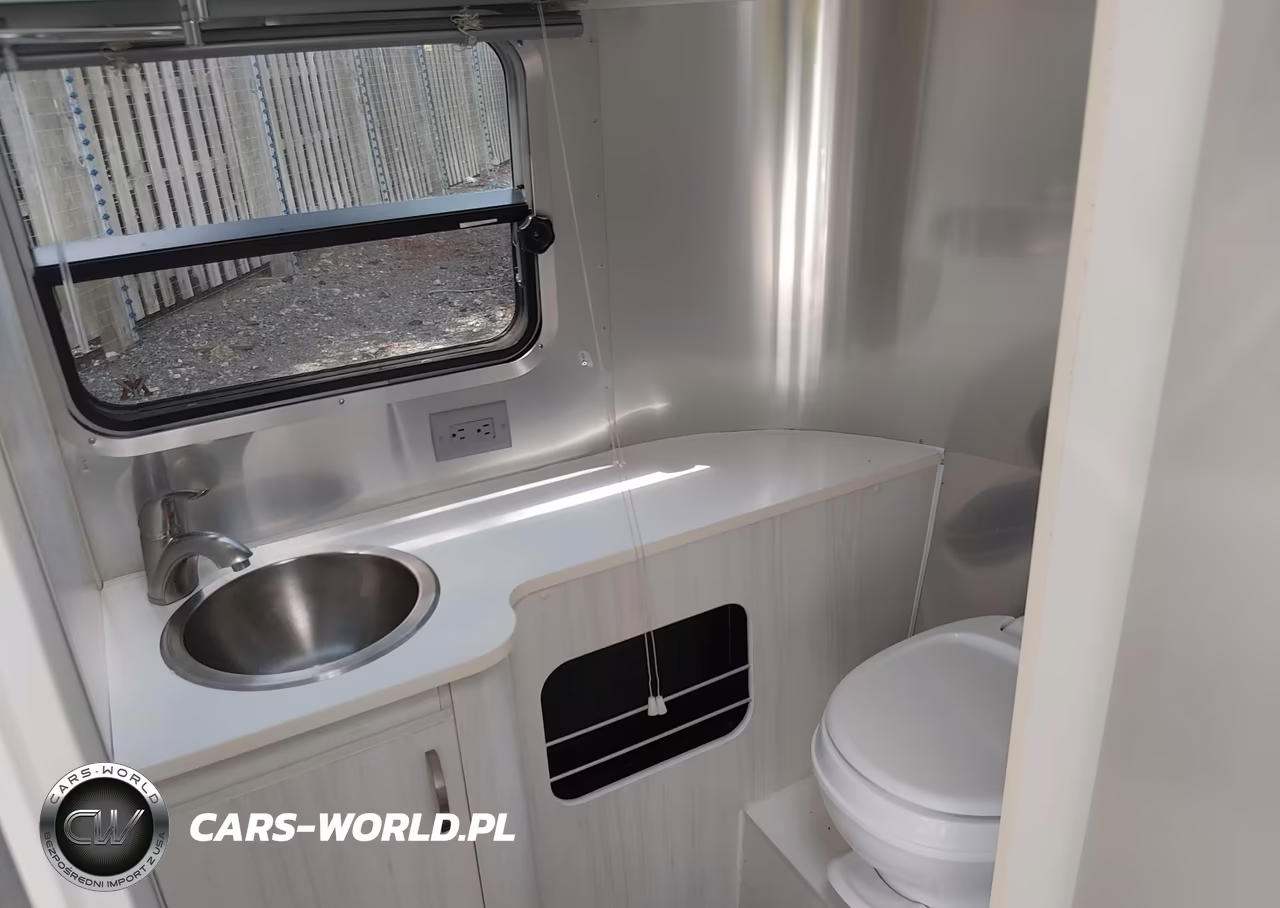 2018 Airstream Other VIN:1STVRTF12JJ541951 - 13