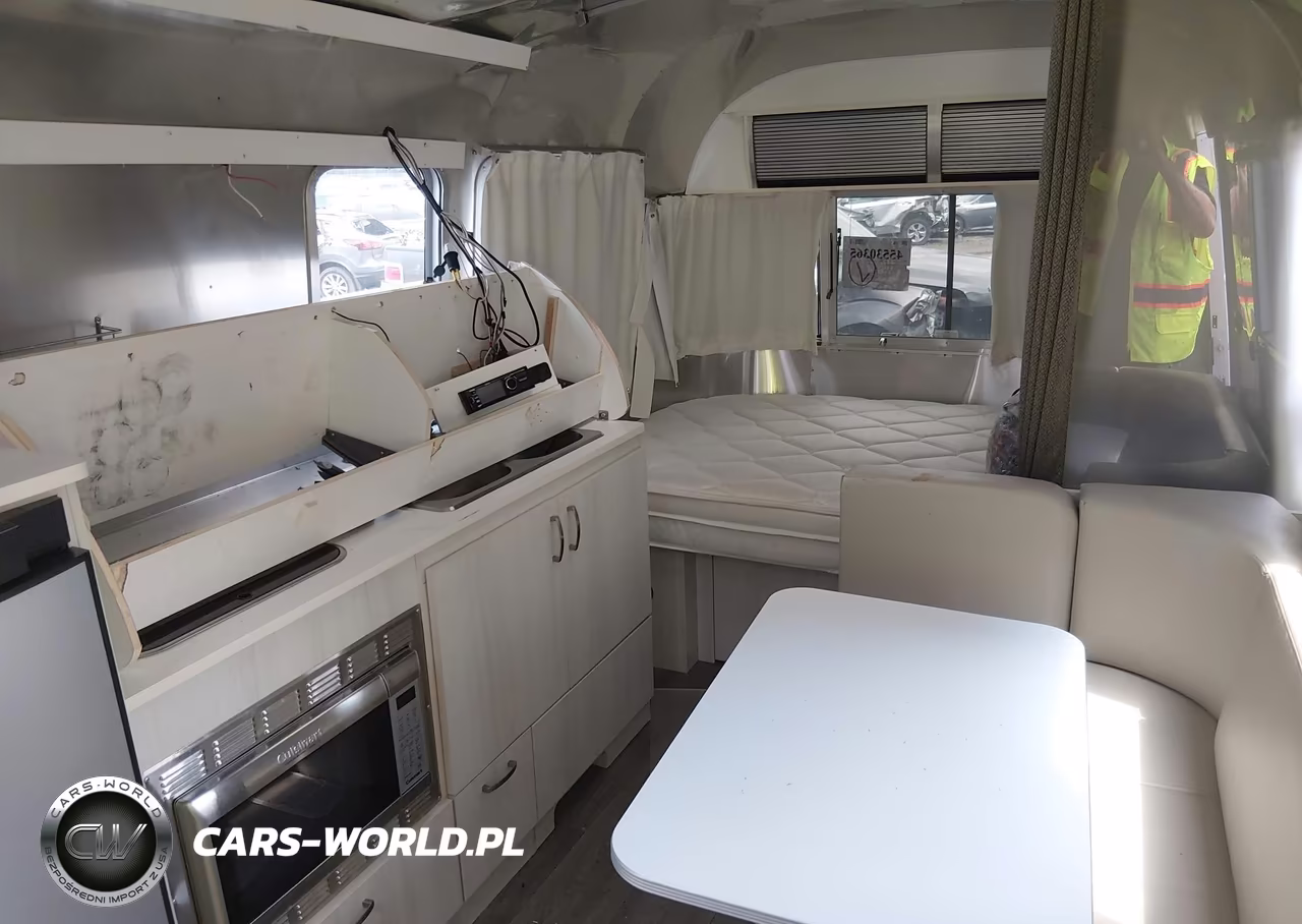 2018 Airstream Other VIN:1STVRTF12JJ541951 - 5