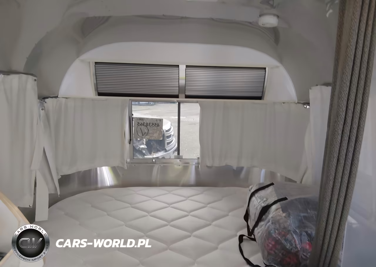 2018 Airstream Other VIN:1STVRTF12JJ541951 - 8