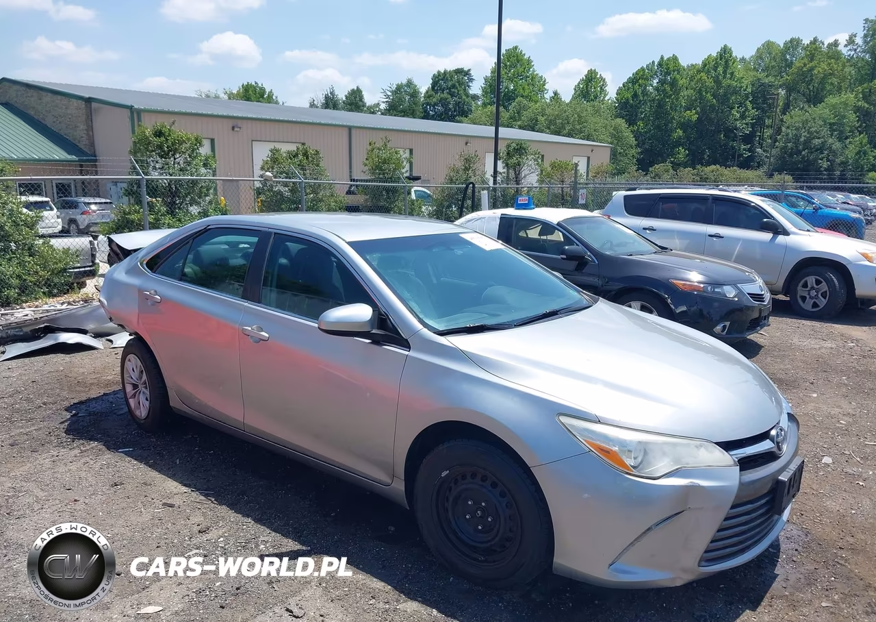 2016 Toyota Camry Le – zdjęcie 1 z 17