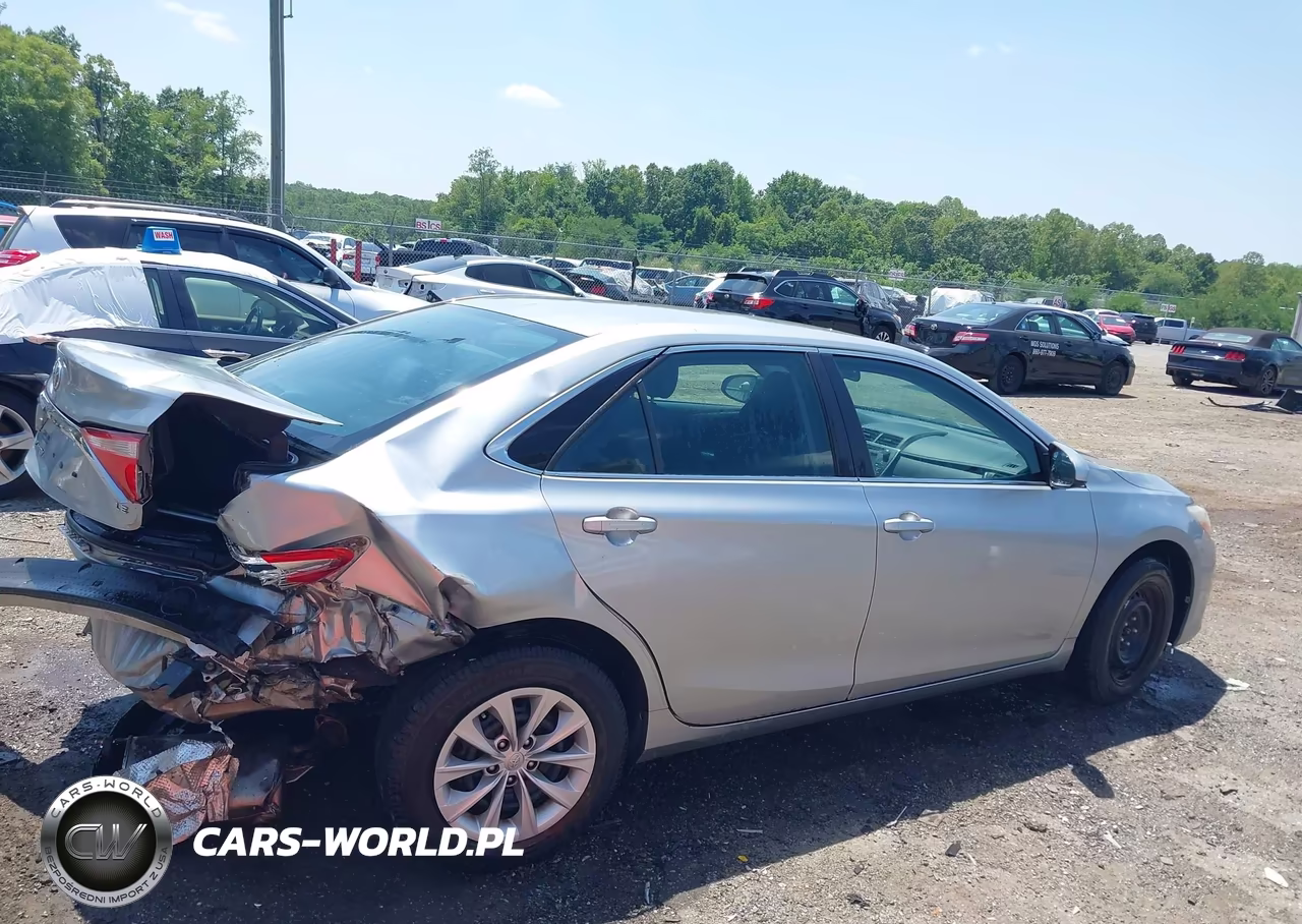 2016 Toyota Camry Le VIN:4T4BF1FK5GR554032 - 14