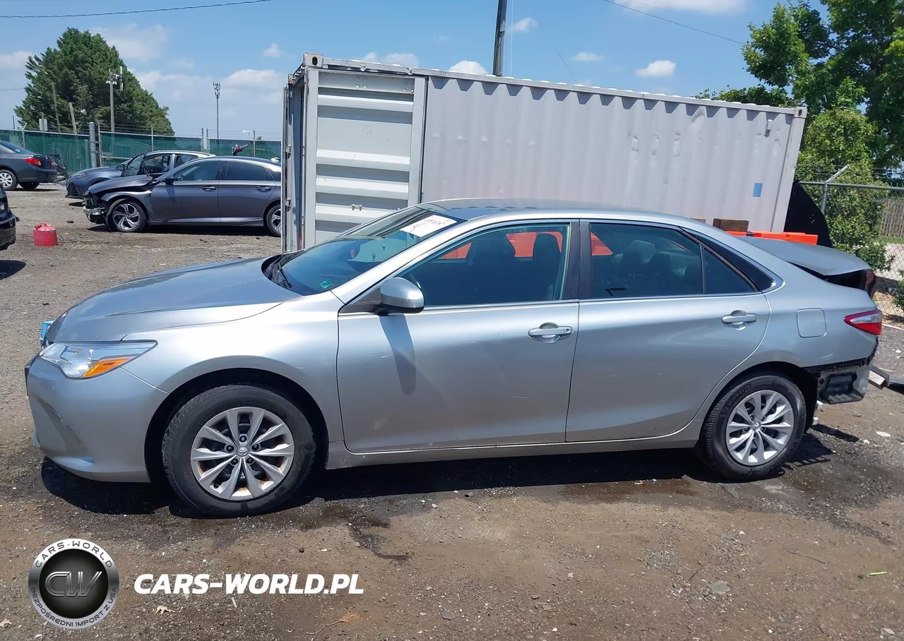 2016 Toyota Camry Le VIN:4T4BF1FK5GR554032 - 15
