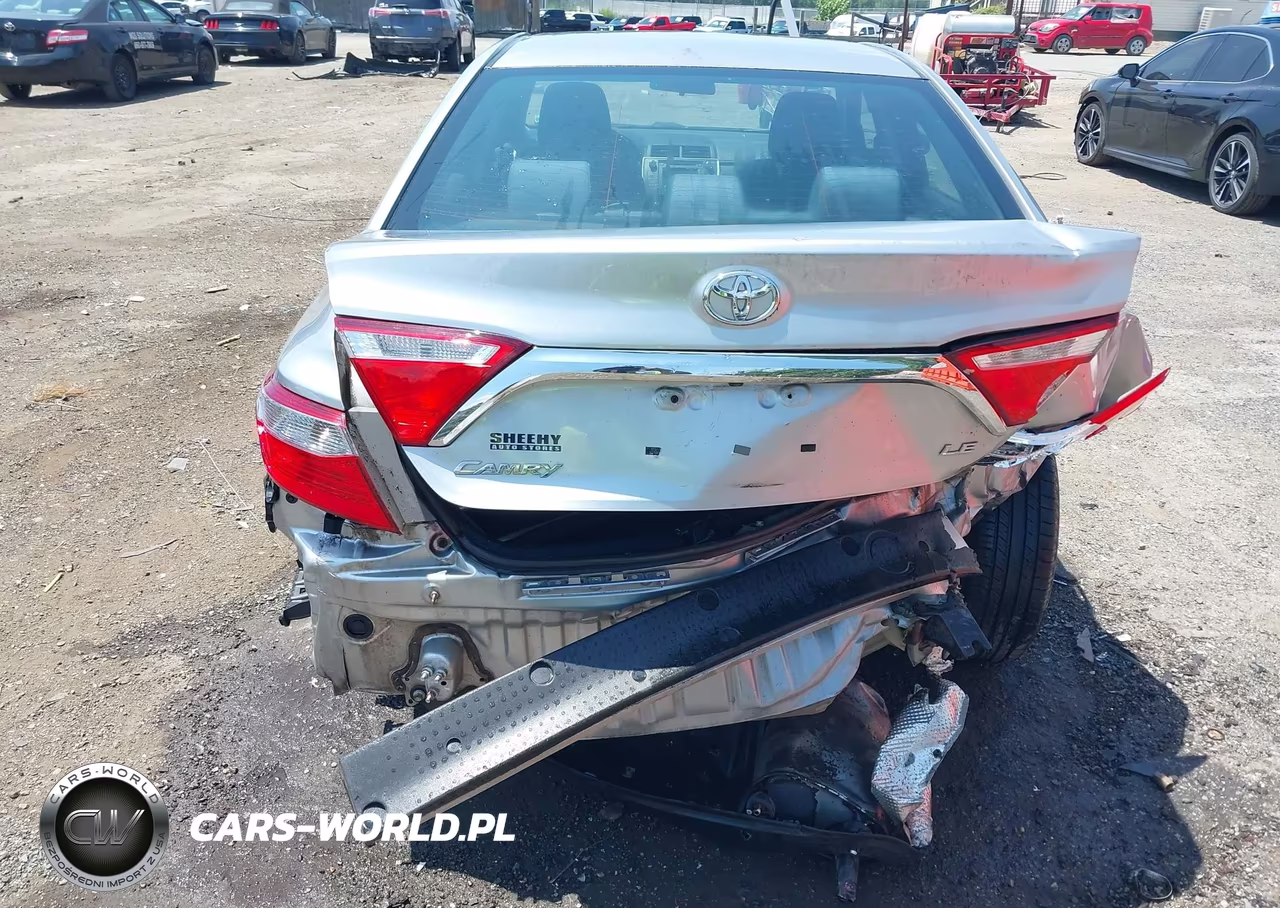 2016 Toyota Camry Le VIN:4T4BF1FK5GR554032 - 17