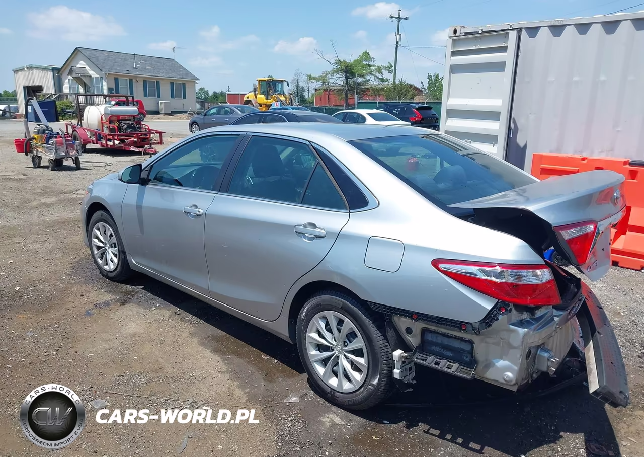 2016 Toyota Camry Le VIN:4T4BF1FK5GR554032 - 3