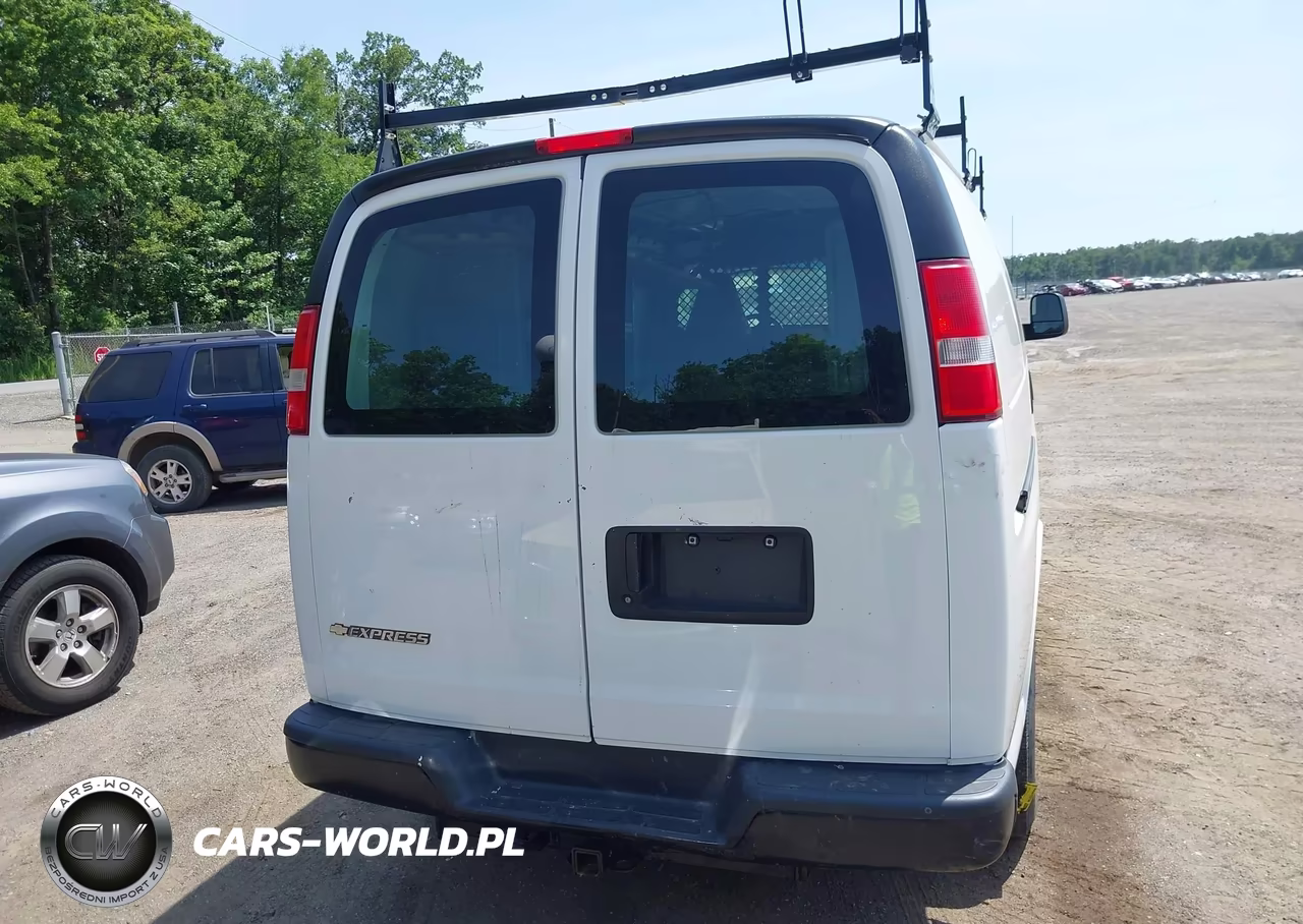 2017 Chevrolet Express 2500 Work Van VIN:1GCWGAFFXH1299557 - 16