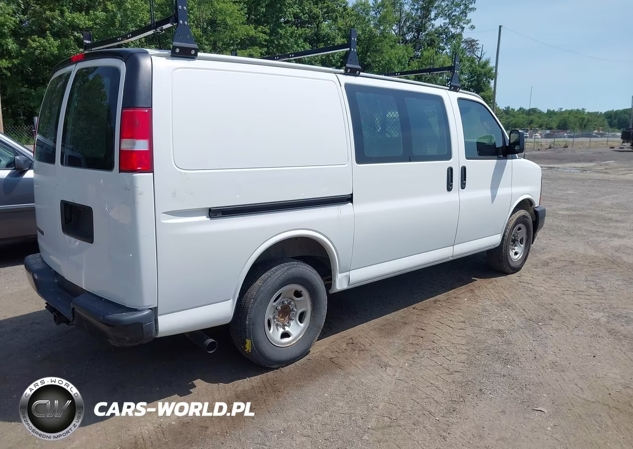 2017 Chevrolet Express 2500 Work Van VIN:1GCWGAFFXH1299557 - 4