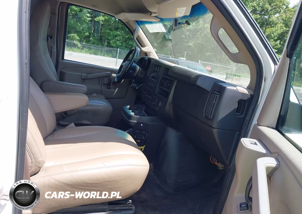 2017 Chevrolet Express 2500 Work Van VIN:1GCWGAFFXH1299557 - 5
