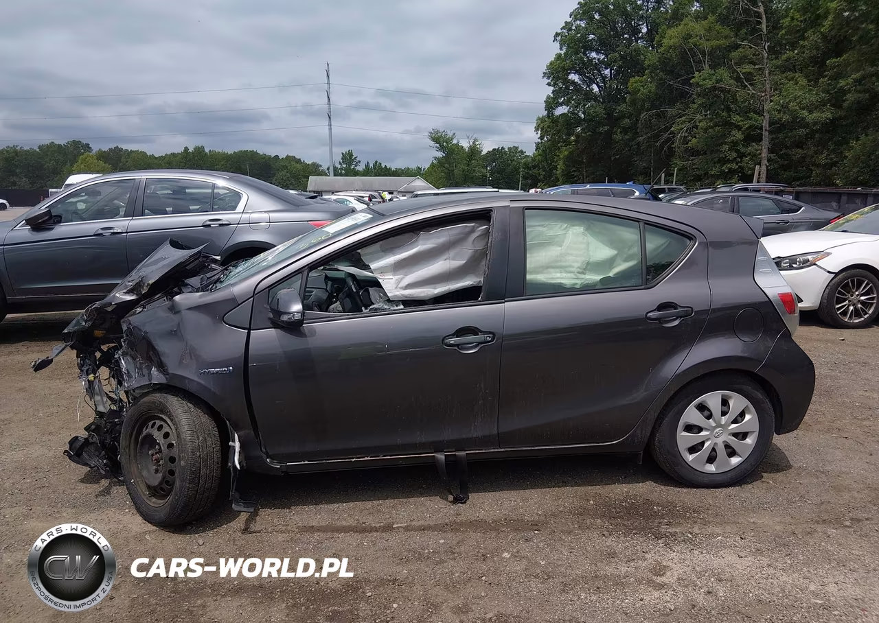 2014 Toyota Prius C Three VIN:JTDKDTB34E1566346 - 13