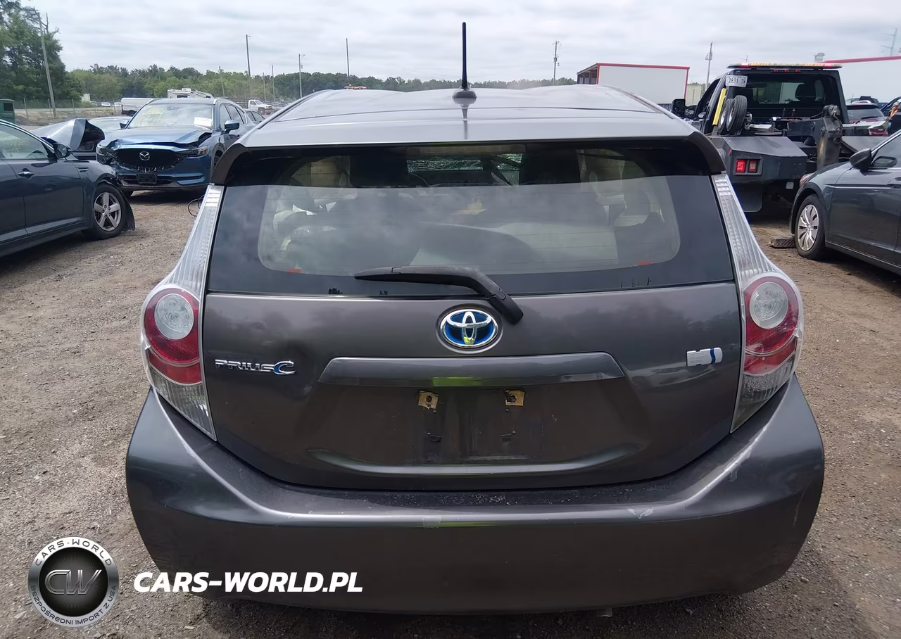 2014 Toyota Prius C Three VIN:JTDKDTB34E1566346 - 15