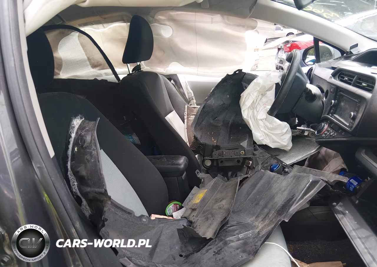 2014 Toyota Prius C Three VIN:JTDKDTB34E1566346 - 5