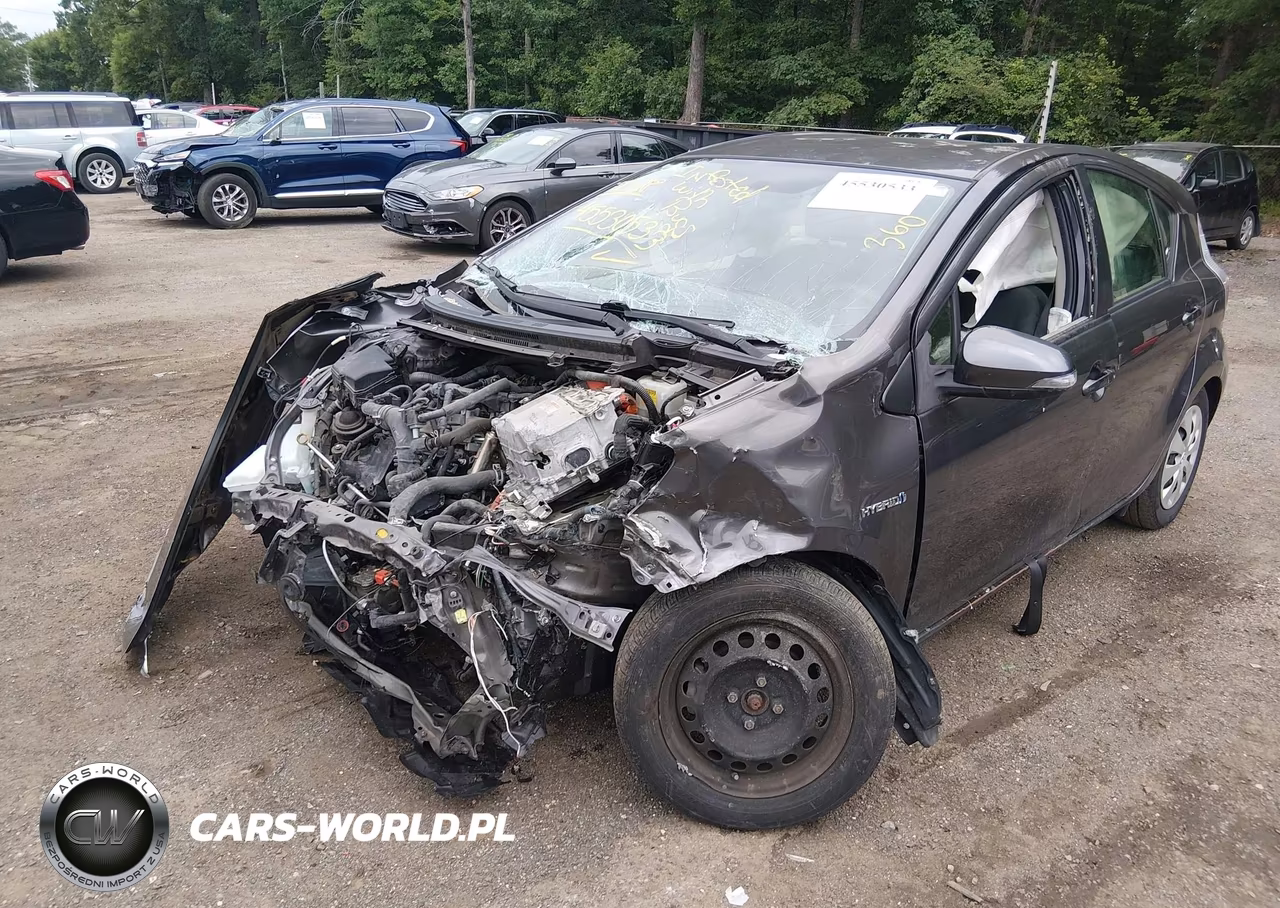 2014 Toyota Prius C Three VIN:JTDKDTB34E1566346 - 6