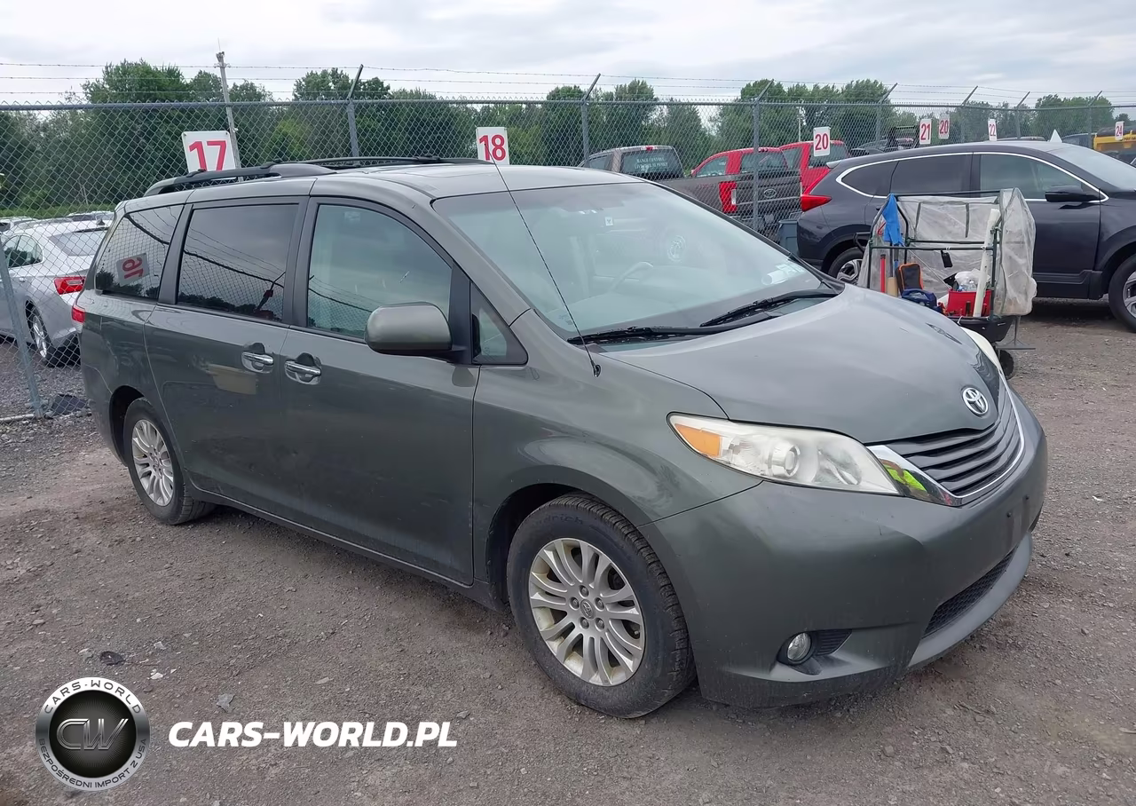 2012 Toyota Sienna Xle V6 8 Passenger