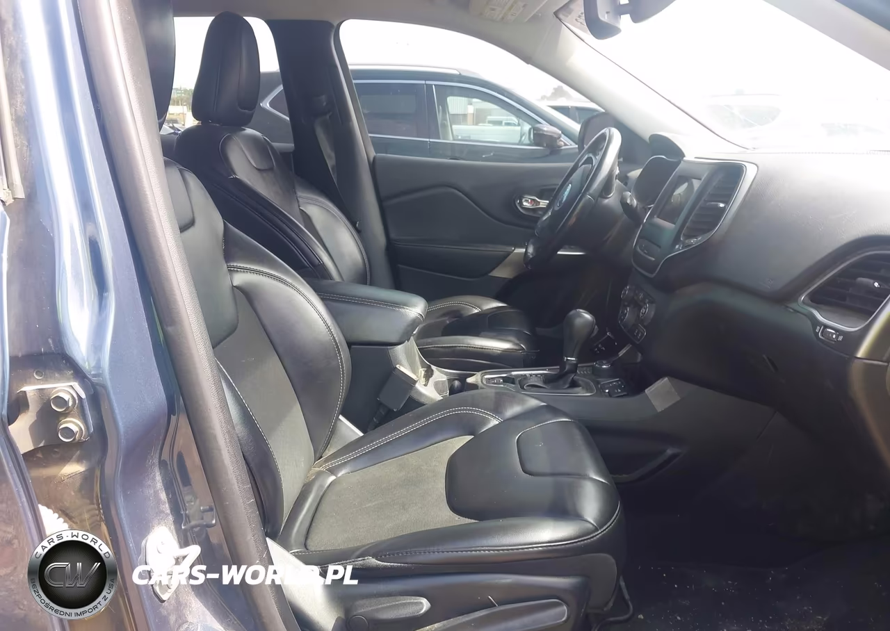 2019 Jeep Cherokee Latitude Plus 4X4 VIN:1C4PJMLB9KD455361 - 5