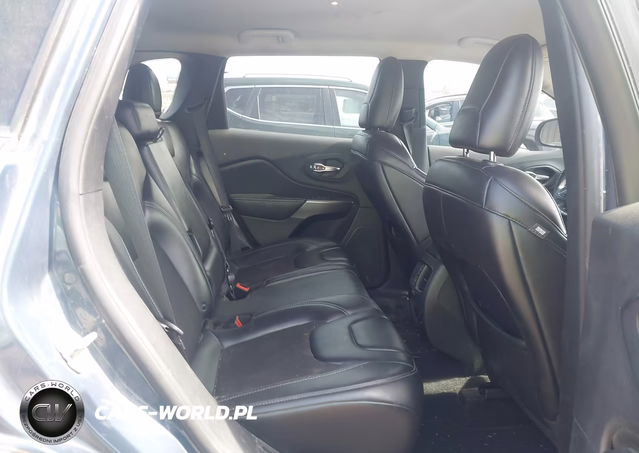 2019 Jeep Cherokee Latitude Plus 4X4 VIN:1C4PJMLB9KD455361 - 8