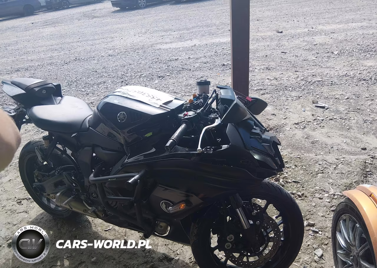 2025 Yamaha Yzfr7