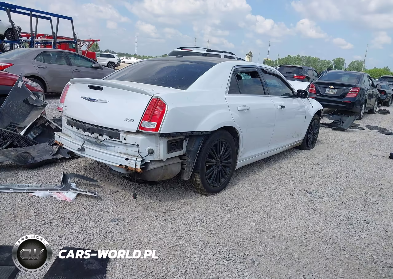 2014 Chrysler 300 VIN:2C3CCARG5EH384374 - 4